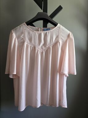 CeCe Soft Pale Pink Lace Yoke Flutter Sleeve Blouse